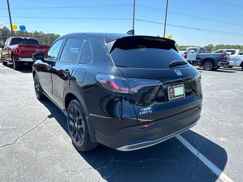 Used 2023 Honda HR-V Sport image 8