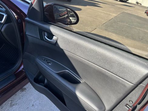 Used 2020 Kia Optima LX image 27