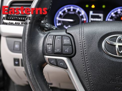 Used 2019 Toyota Highlander XLE AWD/4WD image 15