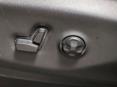 Used 2018 Chrysler Pacifica Limited w/ S Appearance Package image 17