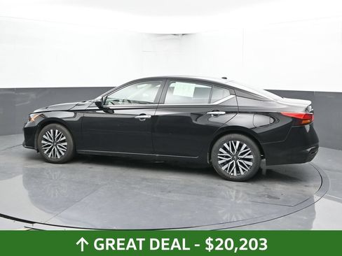 Used 2025 Nissan Altima 2.5 SV FWD image 10