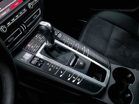 Used 2021 Porsche Macan image 34