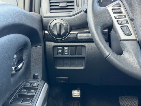 Used 2024 Nissan Titan SV w/ SV Convenience Package image 21