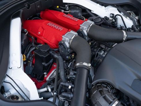 Used 2024 Ferrari Roma Spider RWD image 15