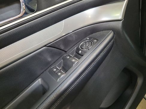 Used 2017 Ford Explorer XLT w/ Equipment Group 201A FWD image 27