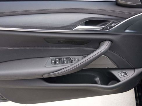 Used 2022 BMW 530i w/ Premium Package RWD image 12