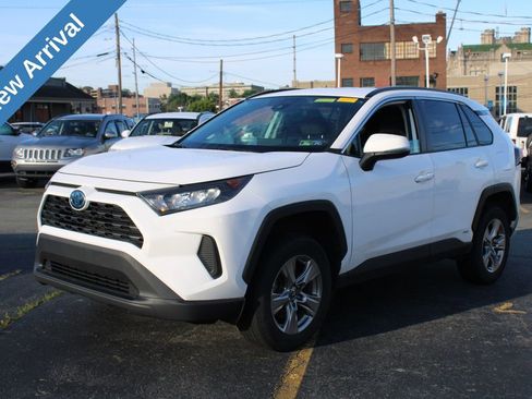 Used 2022 Toyota RAV4 LE AWD/4WD image 1