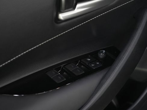 Used 2025 Toyota Corolla Hatchback w/ SE Package FWD image 21