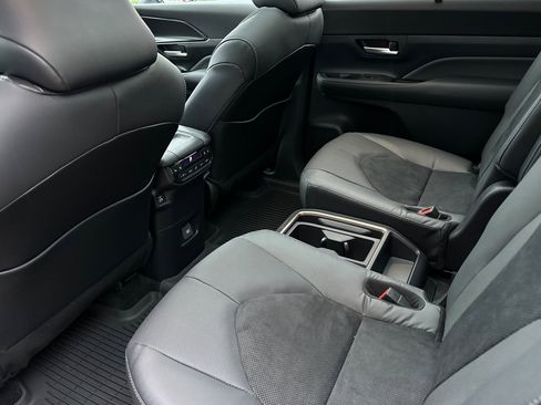 Certified 2025 Toyota Grand Highlander AWD Hybrid image 16