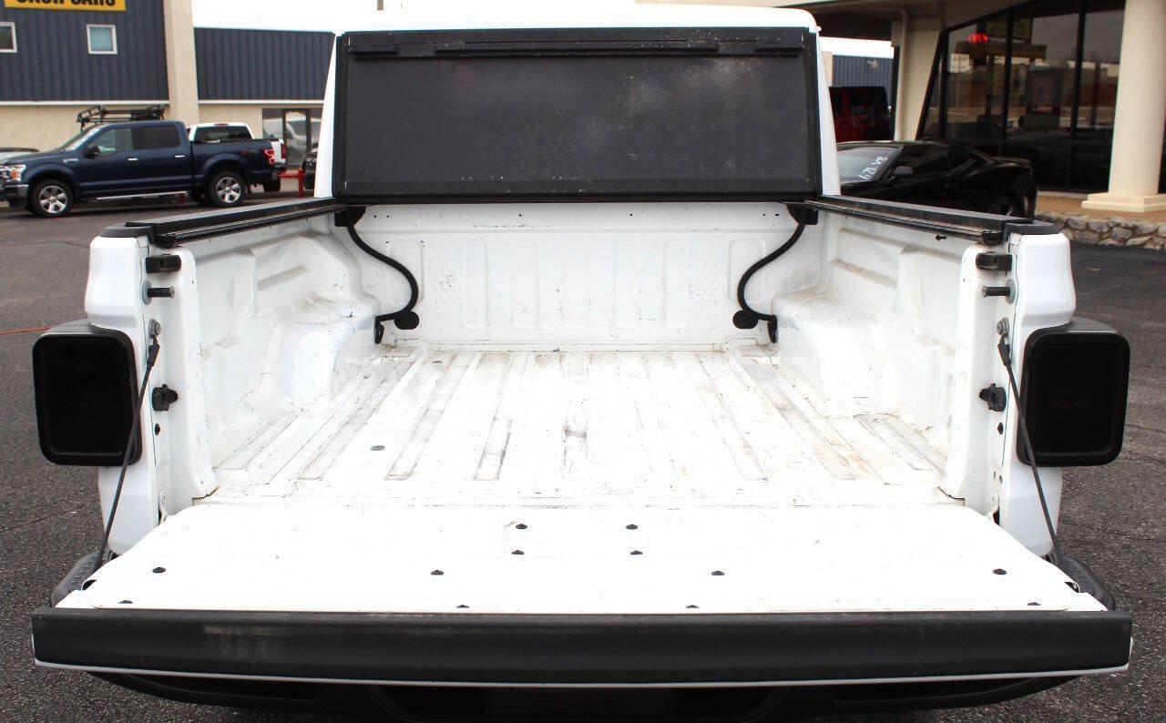 Used 2023 Jeep Gladiator Overland w/ Cold Weather Group AWD/4WD image 12