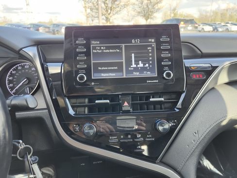Used 2022 Toyota Camry SE image 27