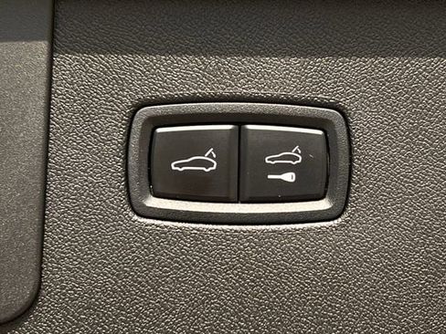 Used 2023 Porsche Cayenne image 30