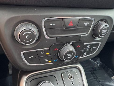 Used 2018 Jeep Compass Latitude w/ Popular Equipment Group AWD/4WD image 19