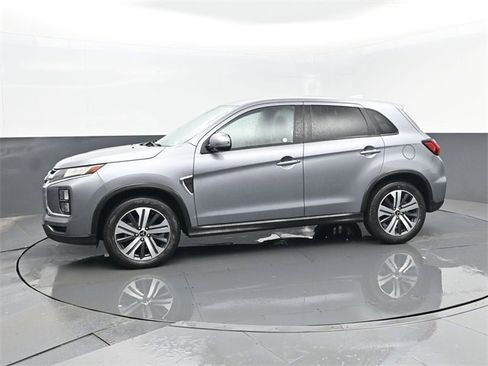 Used 2024 Mitsubishi Outlander Sport 2.0 SE image 2