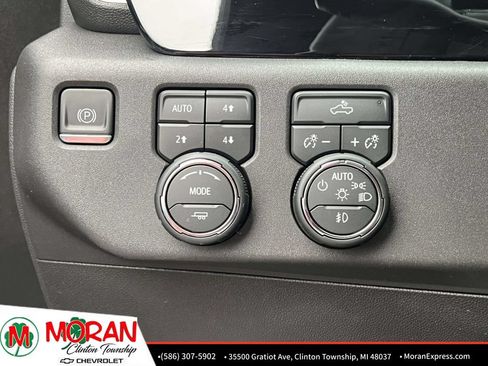 Used 2023 Chevrolet Silverado 1500 LT Trail Boss w/ LPO, Dark Essentials Package AWD/4WD image 16