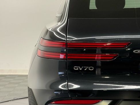 Used 2026 Genesis GV70 2.5T Select image 9