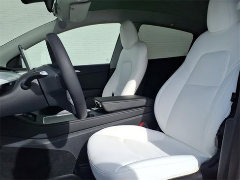 Used 2023 Tesla Model Y Long Range image 16