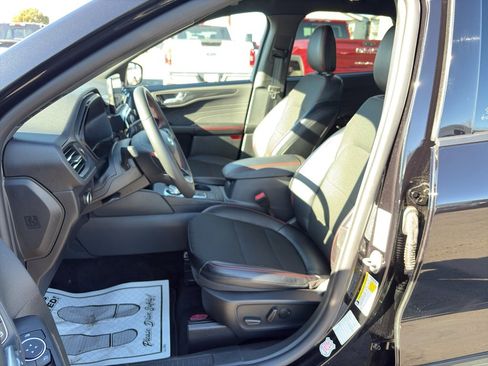 Used 2025 Ford Escape ST-Line image 18