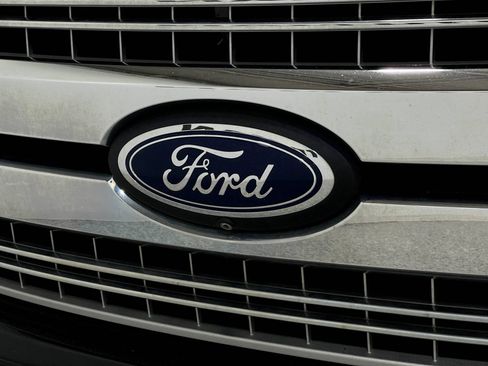 Used 2018 Ford F150 Lariat w/ Equipment Group 502A Luxury AWD/4WD image 38