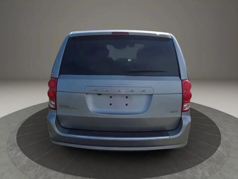 Used 2018 Dodge Grand Caravan SE w/ UConnect Hands-Free Group FWD image 5