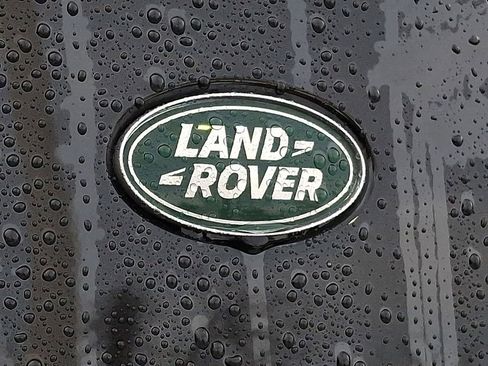 Used 2025 Land Rover Discovery S image 29
