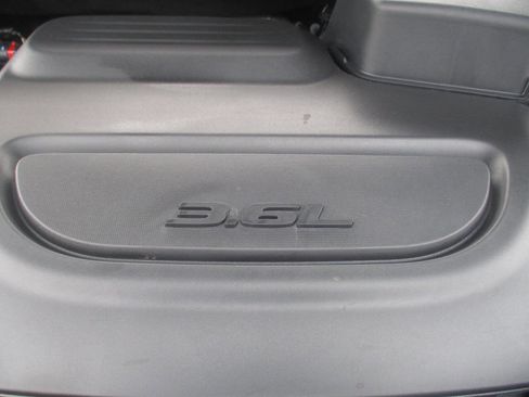 Used 2023 Chrysler Pacifica Touring-L FWD image 22