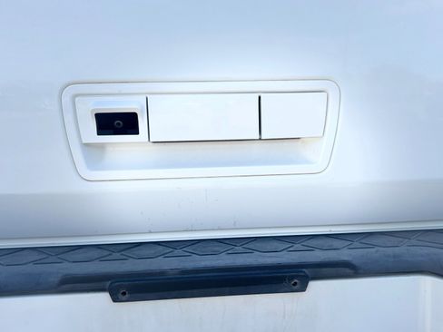 Used 2011 Nissan Armada SV image 12