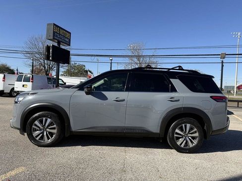 Used 2022 Nissan Pathfinder SL image 3