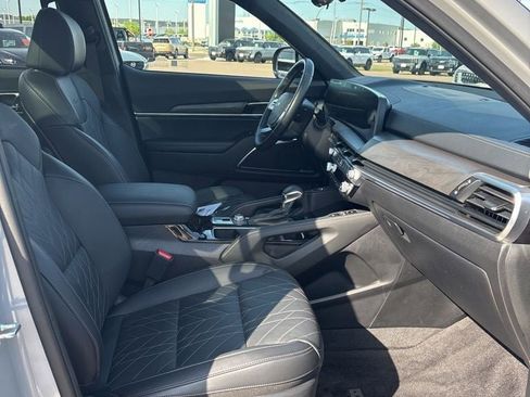 Used 2024 Kia Telluride SX Prestige X-Pro AWD/4WD image 32