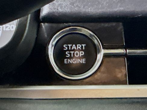 Used 2023 Mitsubishi Outlander ES image 21