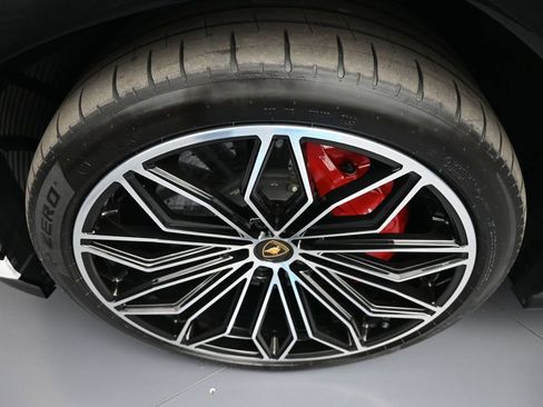 Used 2025 Lamborghini Urus SE AWD/4WD image 14