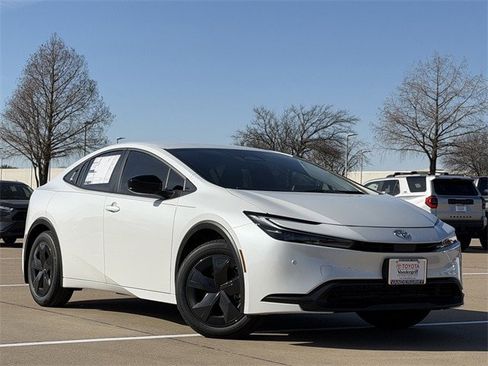 New 2026 Toyota Prius LE image 2