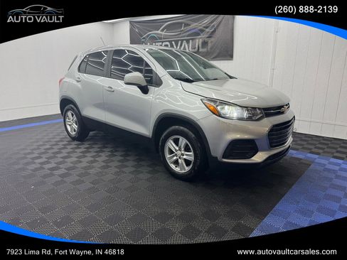 Used 2018 Chevrolet Trax LS AWD/4WD image 1