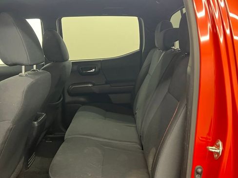 Used 2018 Toyota Tacoma TRD Sport image 10