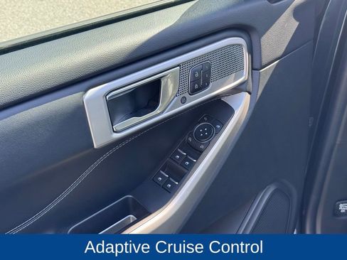 Certified 2022 Ford Explorer Limited w/ Hybrid Equipment Group 310A image 9