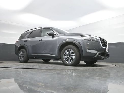 Used 2025 Nissan Pathfinder SV FWD image 45