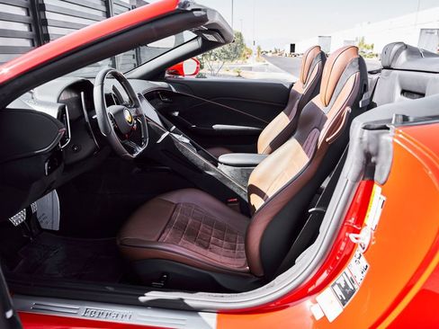 Used 2024 Ferrari Roma Spider RWD image 37