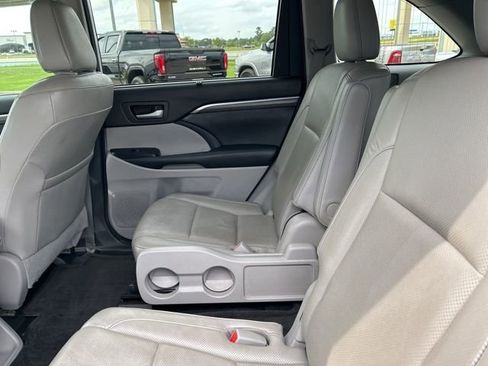 Used 2018 Toyota Highlander Limited FWD image 40
