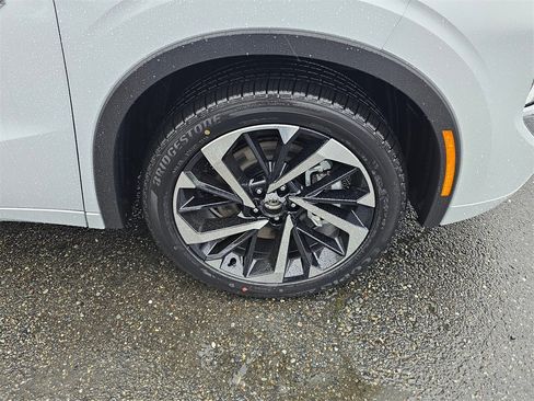 New 2025 Mitsubishi Outlander SEL image 9