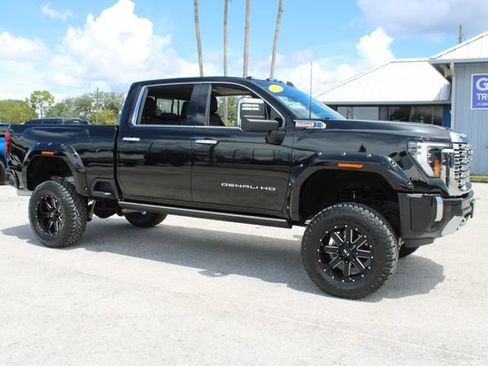 Used 2024 GMC Sierra 2500 Denali w/ Denali Reserve Package image 15