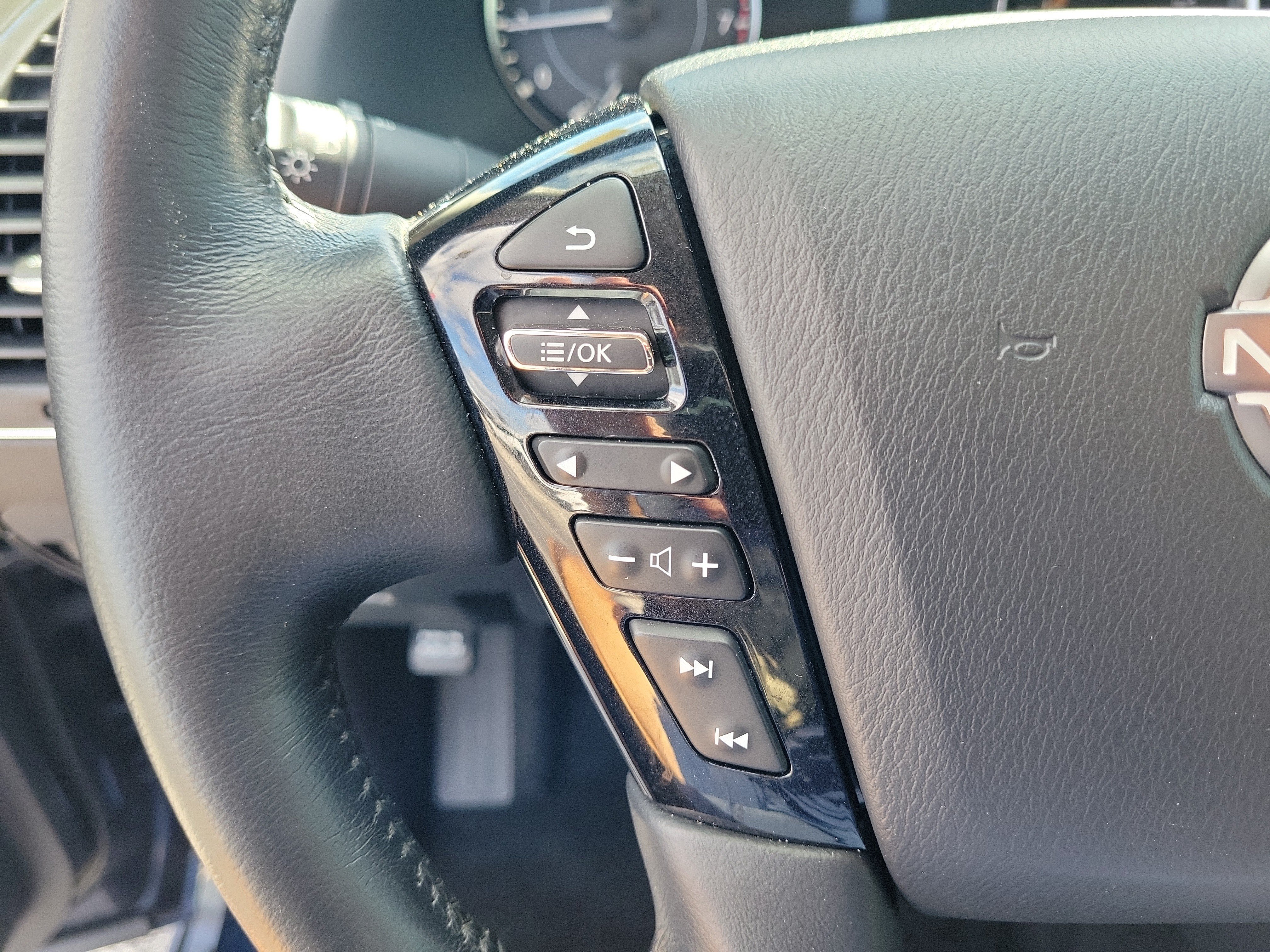 Certified 2024 Nissan Armada SL w/ Captain's Chairs Package RWD image 20