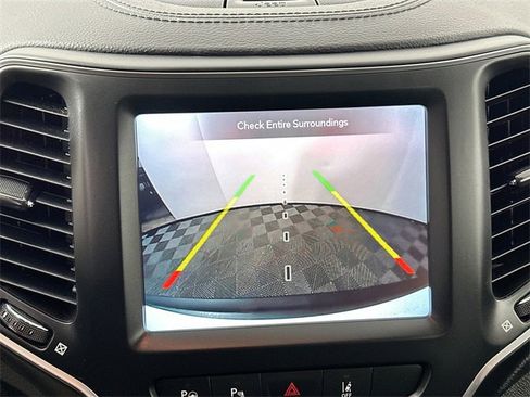 Used 2023 Jeep Cherokee Altitude Lux image 13