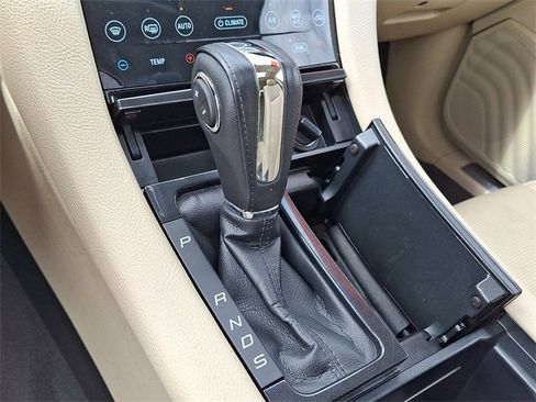 Used 2019 Ford Taurus Limited image 8