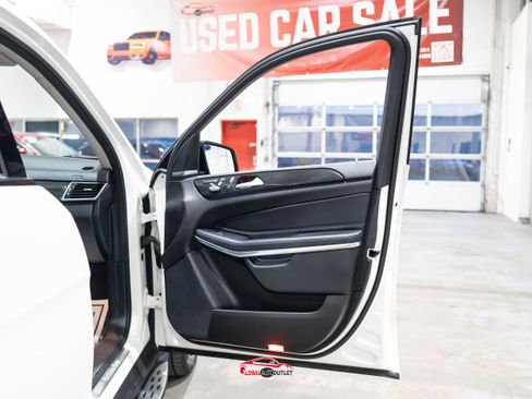 Used 2018 Mercedes-Benz GLS 550 4MATIC w/ Driver Assistance Package image 47