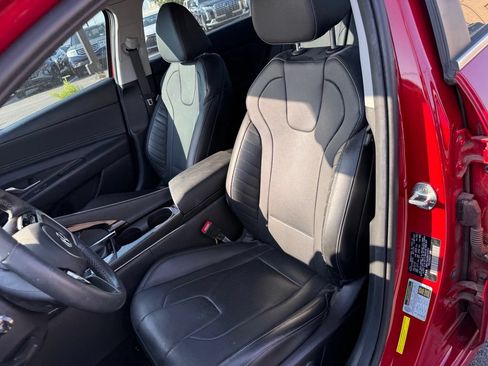 Certified 2022 Hyundai Elantra Limited FWD image 8