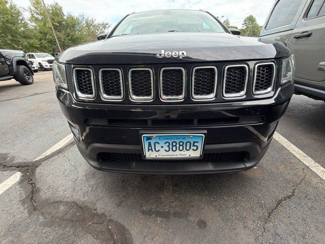 Used 2019 Jeep Compass Latitude w/ Popular Equipment Group AWD/4WD image 3