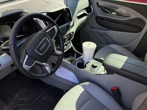 Used 2024 GMC Terrain SLT image 18