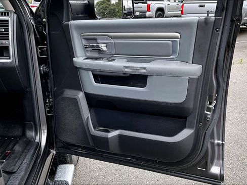 Used 2016 RAM 3500 Big Horn RWD image 22