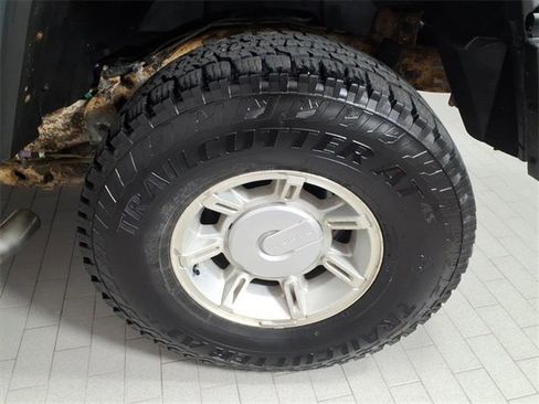 Used 2005 HUMMER H2 w/ Preferred Equipment Group image 33