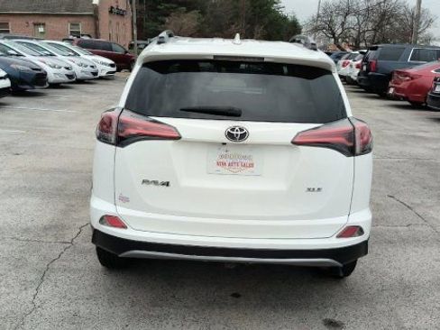 Used 2018 Toyota RAV4 XLE image 4